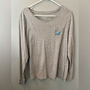 Vineyard Vines Women's Heather Gray Long Sleeve Pocket Tee with Whale Logo